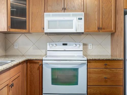 419 2098 Blackmud Creek Drive, Edmonton, AB - Indoor Photo Showing Kitchen