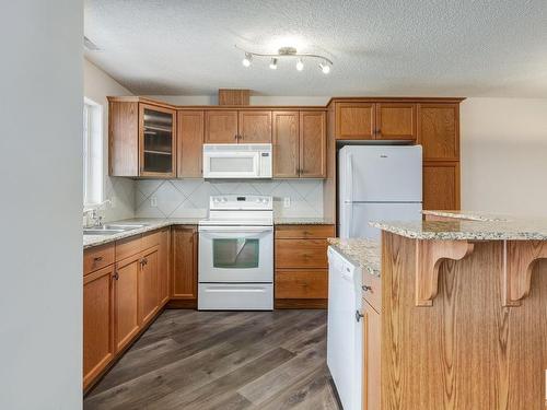 419 2098 Blackmud Creek Drive, Edmonton, AB - Indoor Photo Showing Kitchen