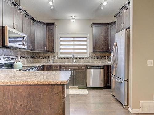 1544 Chapman Way, Edmonton, AB - Indoor Photo Showing Kitchen