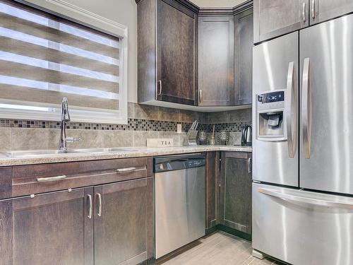 1544 Chapman Way, Edmonton, AB - Indoor Photo Showing Kitchen