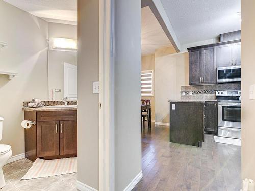 1544 Chapman Way, Edmonton, AB - Indoor Photo Showing Kitchen