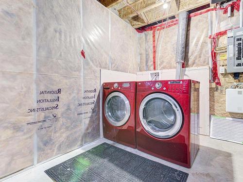 1544 Chapman Way, Edmonton, AB - Indoor Photo Showing Laundry Room