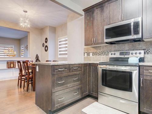 1544 Chapman Way, Edmonton, AB - Indoor Photo Showing Kitchen