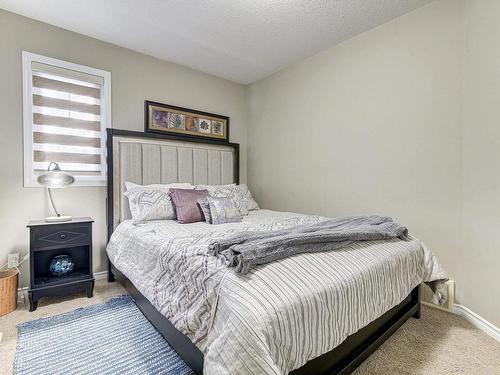 1544 Chapman Way, Edmonton, AB - Indoor Photo Showing Bedroom