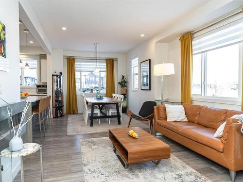 122 16903 68 Street, Edmonton, AB - Indoor Photo Showing Living Room