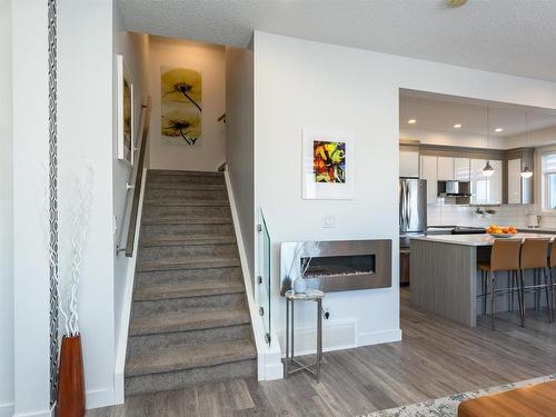 122 16903 68 Street, Edmonton, AB - Indoor Photo Showing Kitchen With Upgraded Kitchen