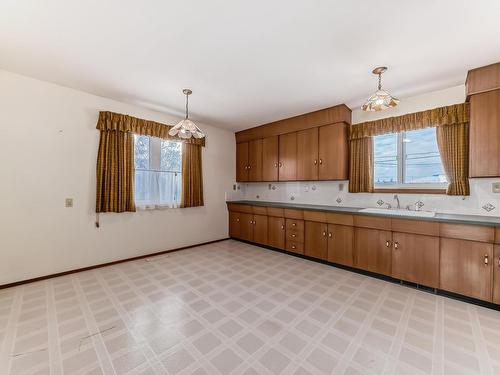 12904 & 12908 95A Street, Edmonton, AB - Indoor Photo Showing Kitchen