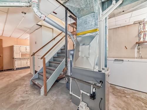 12904 95A Street, Edmonton, AB - Indoor Photo Showing Laundry Room