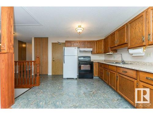 10672 153 Avenue, Edmonton, AB - Indoor Photo Showing Kitchen