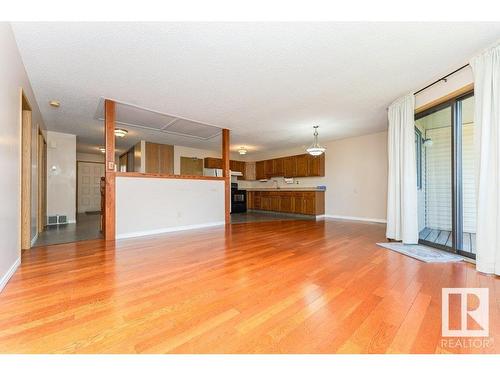 10672 153 Avenue, Edmonton, AB - Indoor