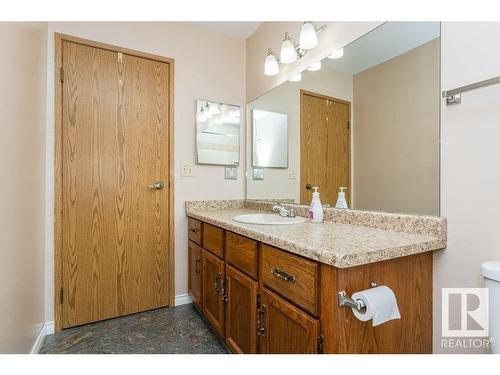 10672 153 Avenue, Edmonton, AB - Indoor Photo Showing Bathroom