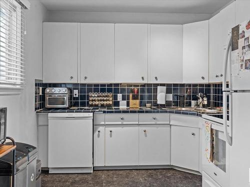 14603 104 Avenue, Edmonton, AB - Indoor Photo Showing Kitchen