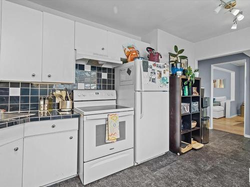 14603 104 Avenue, Edmonton, AB - Indoor Photo Showing Kitchen