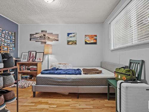 14603 104 Avenue, Edmonton, AB - Indoor Photo Showing Bedroom