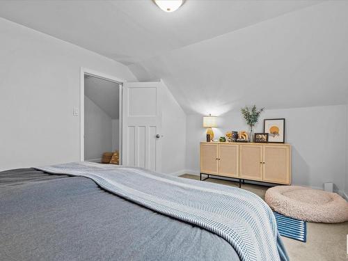 14603 104 Avenue, Edmonton, AB - Indoor Photo Showing Bedroom