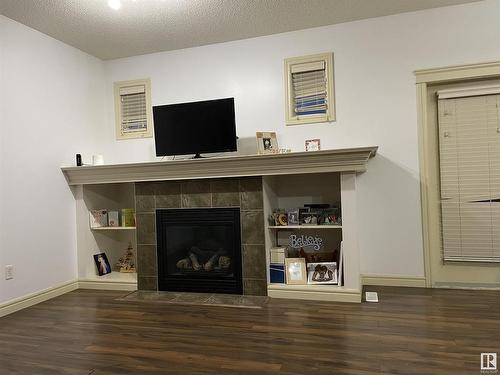 11716 17 Avenue Sw, Edmonton, AB - Indoor With Fireplace