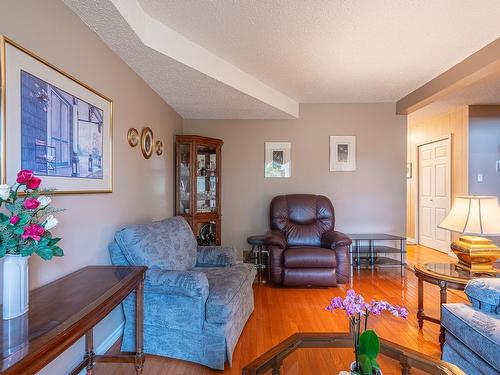 3131 144 Avenue, Edmonton, AB - Indoor Photo Showing Living Room