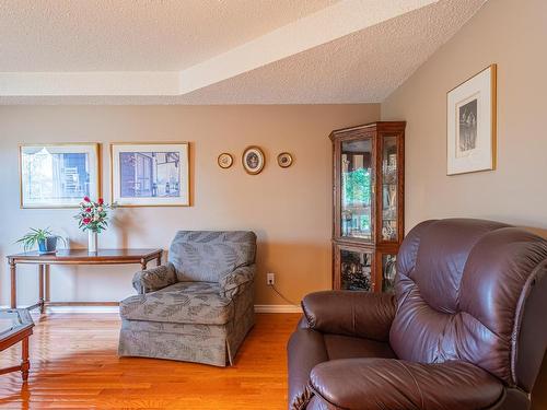 3131 144 Avenue, Edmonton, AB - Indoor Photo Showing Living Room