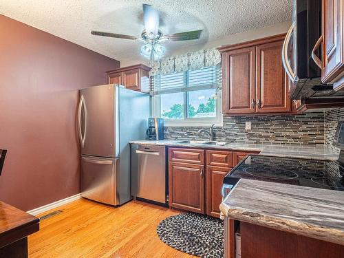 3131 144 Avenue, Edmonton, AB - Indoor Photo Showing Kitchen