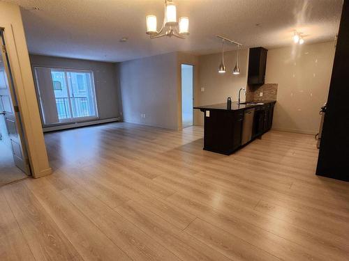 207 5510 Schonsee Drive, Edmonton, AB - Indoor Photo Showing Kitchen