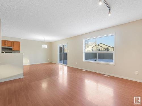 8608 7 Avenue, Edmonton, AB - Indoor Photo Showing Other Room