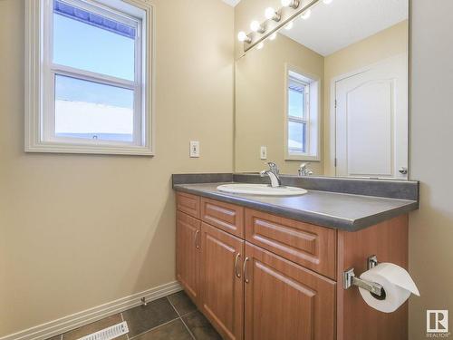 8608 7 Avenue, Edmonton, AB - Indoor Photo Showing Bathroom