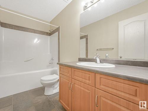 8608 7 Avenue, Edmonton, AB - Indoor Photo Showing Bathroom