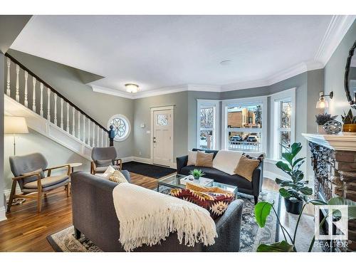 11212 99 Avenue, Edmonton, AB - Indoor Photo Showing Living Room