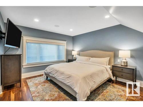 11212 99 Avenue, Edmonton, AB - Indoor Photo Showing Bedroom