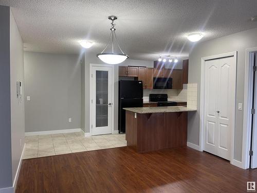 Edmonton, AB - Indoor Photo Showing Kitchen