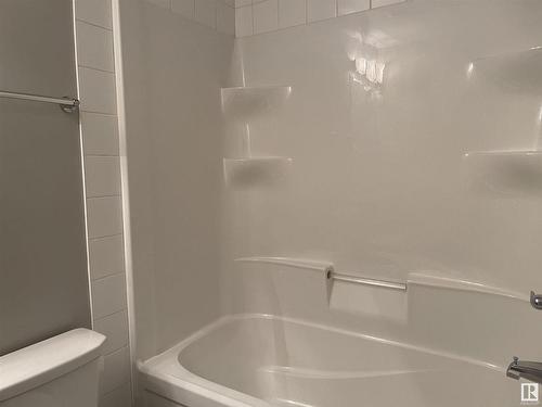 Edmonton, AB - Indoor Photo Showing Bathroom