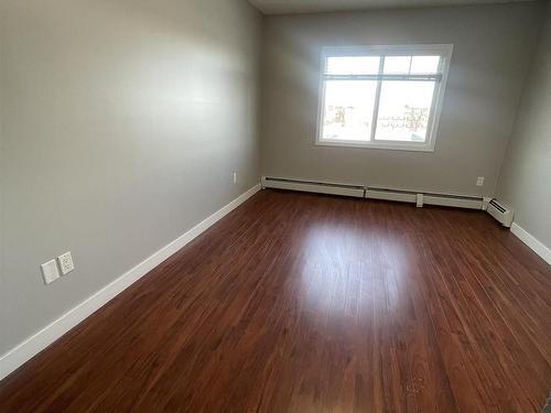 Edmonton, AB - Indoor Photo Showing Other Room