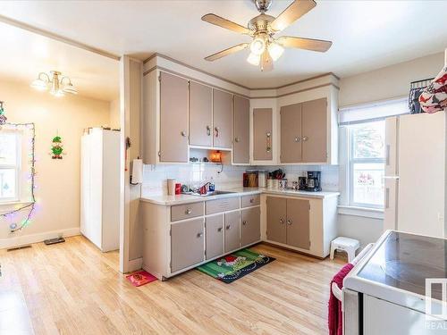 4708 49 St, Calmar, AB - Indoor Photo Showing Kitchen