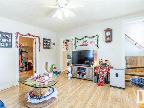 4708 49 St, Calmar, AB - Indoor Photo Showing Living Room