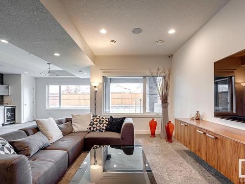 607 Howatt Drive Sw, Edmonton, AB - Indoor Photo Showing Living Room