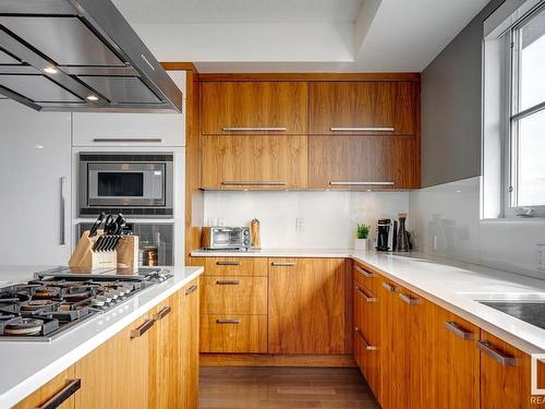 607 Howatt Drive Sw, Edmonton, AB - Indoor Photo Showing Kitchen