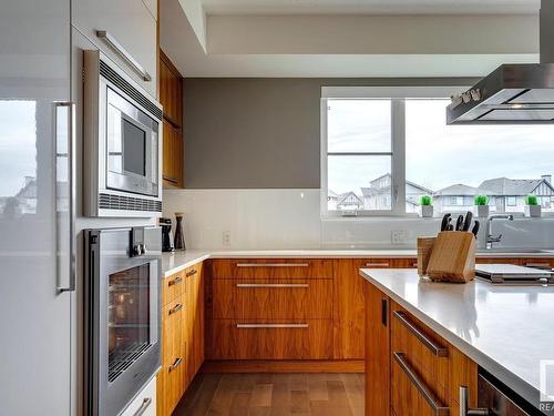 607 Howatt Drive Sw, Edmonton, AB - Indoor Photo Showing Kitchen