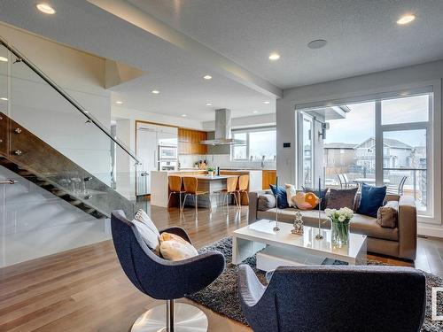 607 Howatt Drive Sw, Edmonton, AB - Indoor Photo Showing Living Room