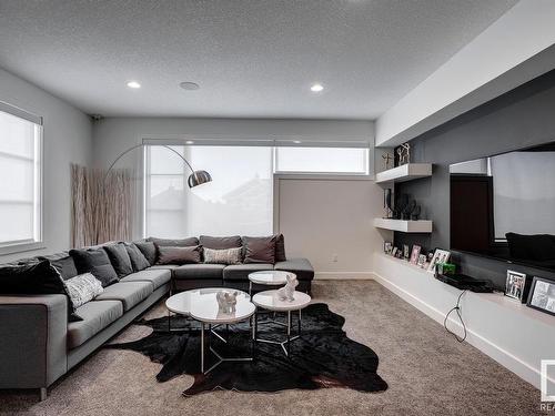 607 Howatt Drive Sw, Edmonton, AB - Indoor Photo Showing Living Room