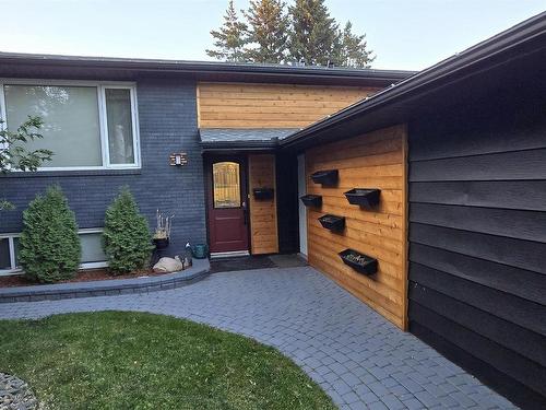 37 Alpine Boulevard, St. Albert, AB - Outdoor