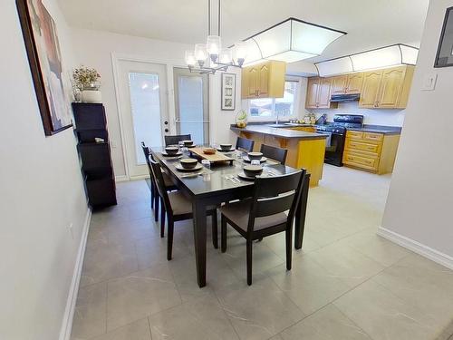 37 Alpine Boulevard, St. Albert, AB - Indoor Photo Showing Dining Room