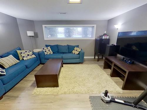 37 Alpine Boulevard, St. Albert, AB - Indoor Photo Showing Living Room