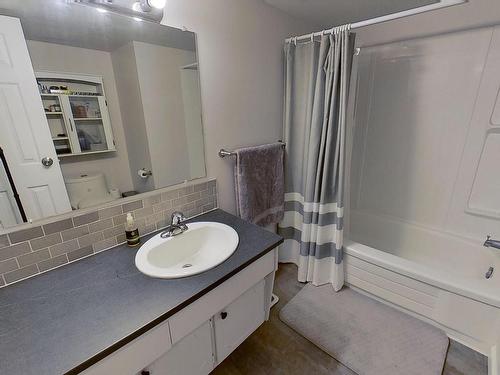 37 Alpine Boulevard, St. Albert, AB - Indoor Photo Showing Bathroom