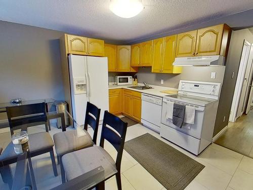 37 Alpine Boulevard, St. Albert, AB - Indoor Photo Showing Kitchen