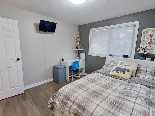 37 Alpine Boulevard, St. Albert, AB - Indoor Photo Showing Bedroom