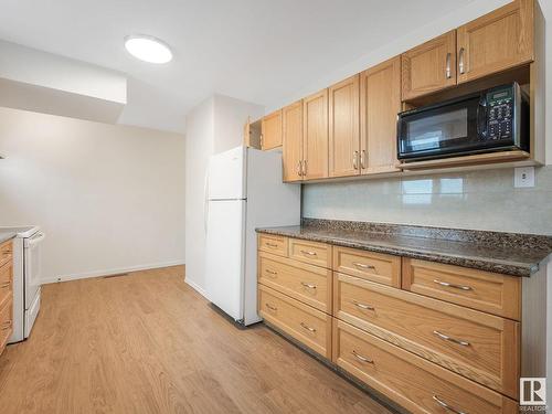 10312 Lauder Avenue, Edmonton, AB - Indoor Photo Showing Kitchen