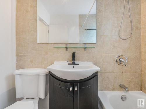 10312 Lauder Avenue, Edmonton, AB - Indoor Photo Showing Bathroom