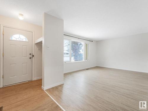 10312 Lauder Avenue, Edmonton, AB - Indoor Photo Showing Other Room