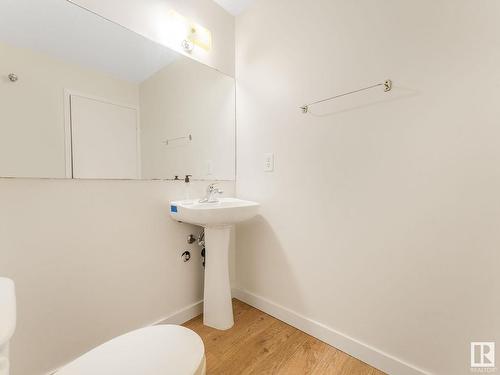 10312 Lauder Avenue, Edmonton, AB - Indoor Photo Showing Bathroom