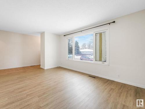 10312 Lauder Avenue, Edmonton, AB - Indoor Photo Showing Other Room